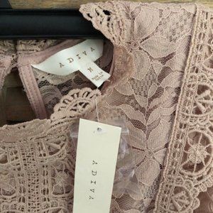 Adiva Rose Cap sleeve Lace Top with lining Size M